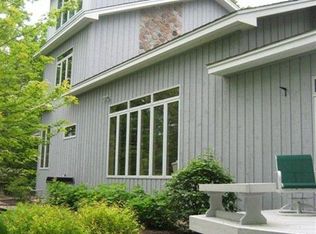 328 Stearns Rd, Fontana, WI 53125