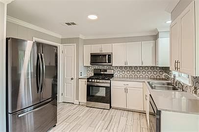 5th image of 4808 Westfield Dr