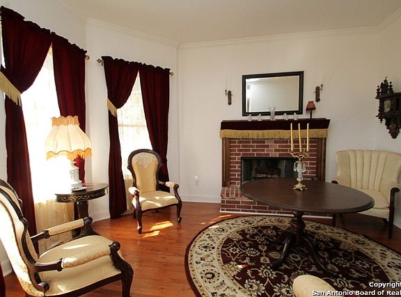 4th image of 394 Park Dr