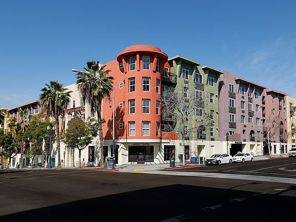 2nd image of 2040 Columbia St APT 204