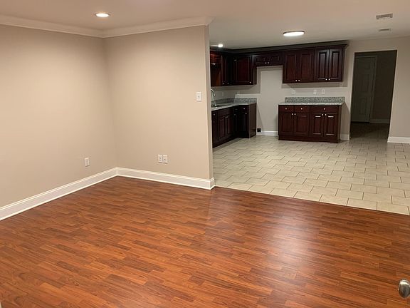 3rd image of 4538 Wilson Ave