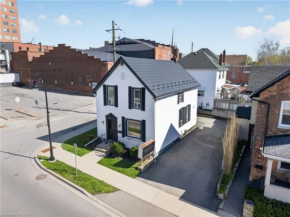 48 Carlisle St, Saint Catharines, ON L2R 4H4