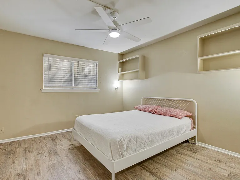 803 W 28th St #103 — Photo 13