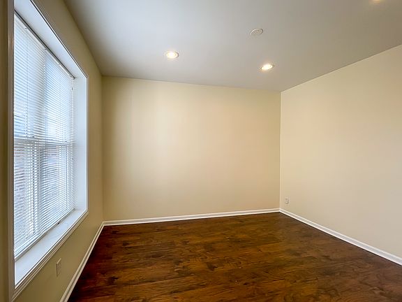 5th image of 2638 N Talman Ave #3R