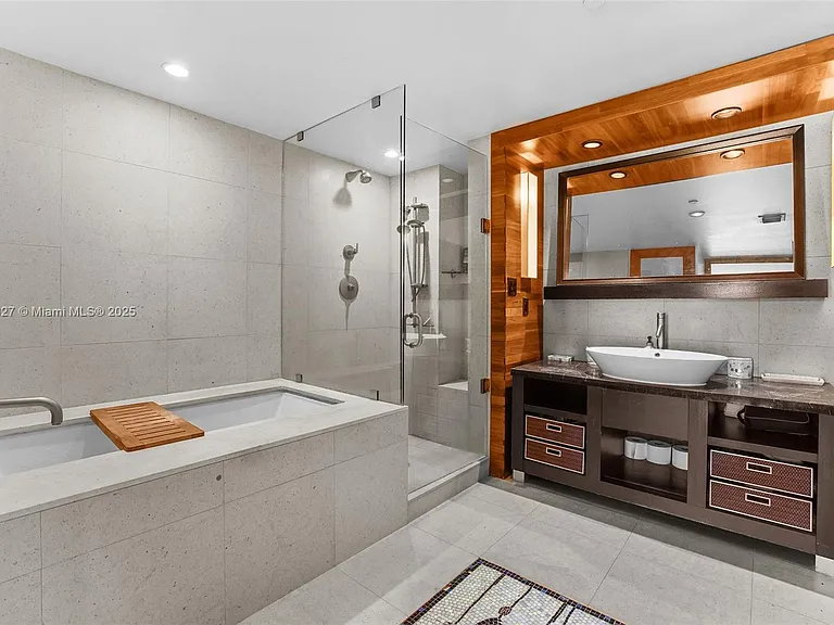 6801 Collins Ave #815 — Photo 5