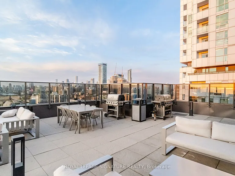 330 Richmond St W #811 — Photo 24
