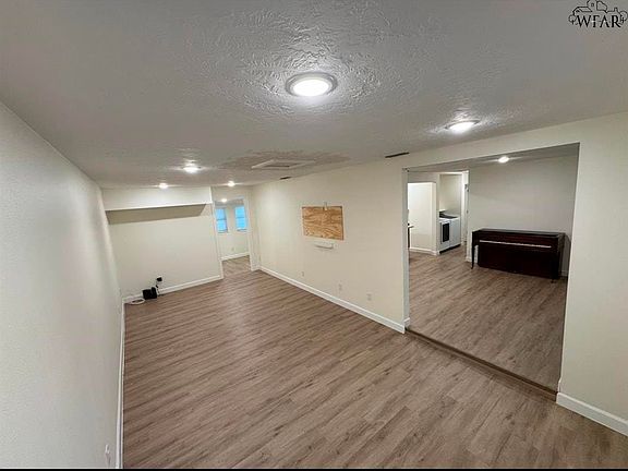 3rd image of 2812 Park View Dr