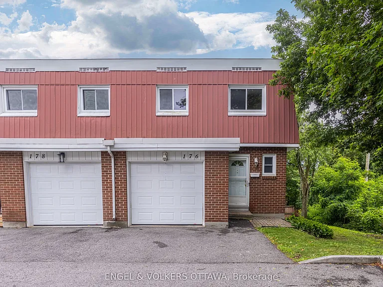 176 Birch Hill Point — Photo 1