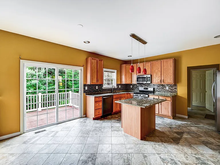 115 Daffodil Dr — Photo 4