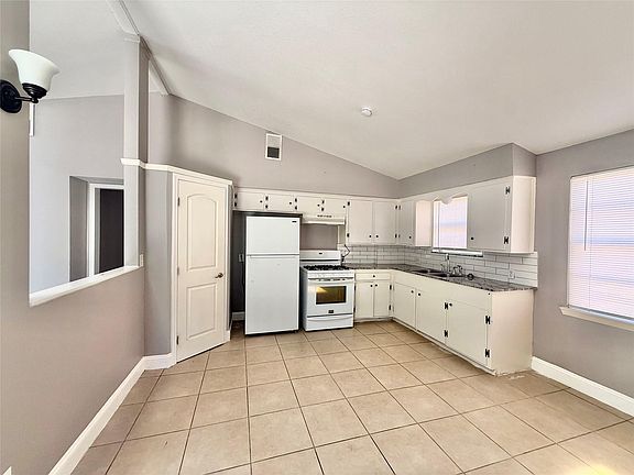 2nd image of 12842 Corpus Christi St