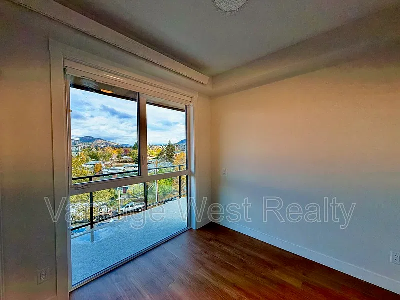 2 bed, 2.0 bath, 878 sqft, $2,400 — Photo 4