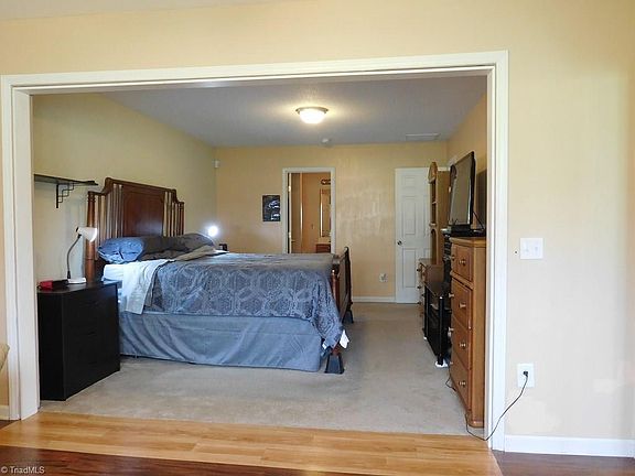 4th image of 18 Forestglade Dr