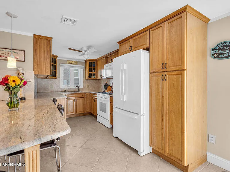 102 W Colony Rd — Photo 33
