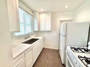An Apartment With Character! Hardwood Floors, Built-Ins - Top Floor - 1 Bed / 1 Bath!, San Diego, CA 92116