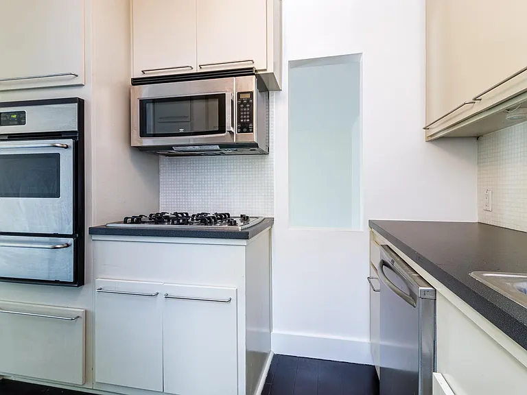 8421 Clinton St #101 — Photo 9