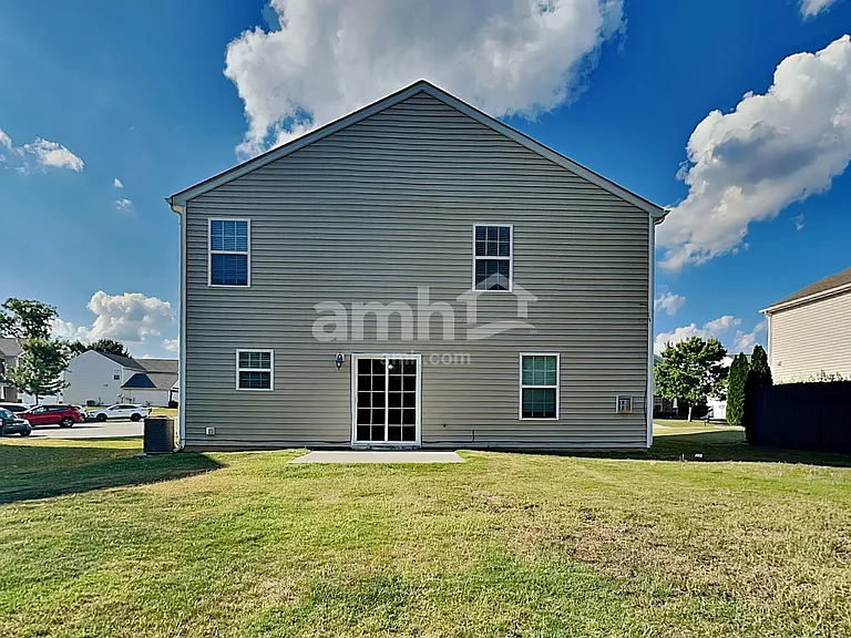 1882 Woodstone Dr — Photo 17