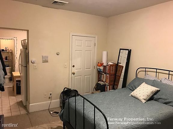 2nd image of 7 Columbus Sq APT 1