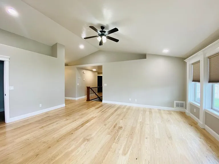 708 Emma Ct — Photo 8