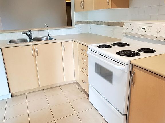 5th image of 6659 Southoaks Cres #506