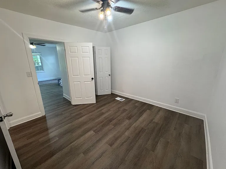 922 S 27th St — Photo 13