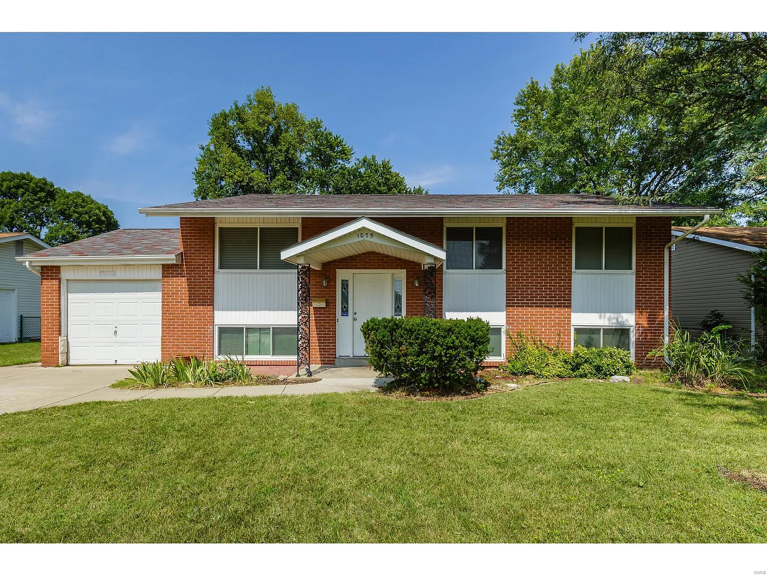 1075 Sherman Ln photo 1