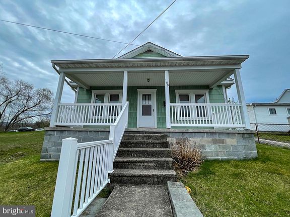 3rd image of 109 Reynolds St