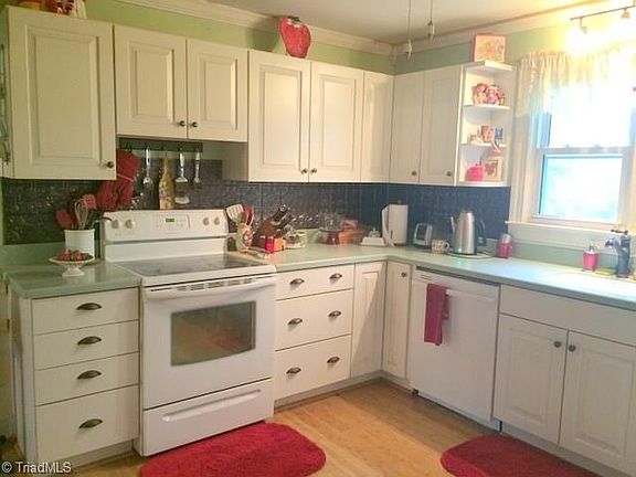4th image of 2189 W Pine St