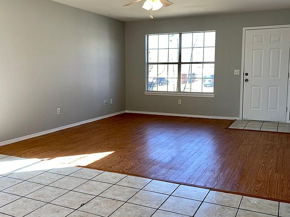 5th image of 886 S Erika Ave