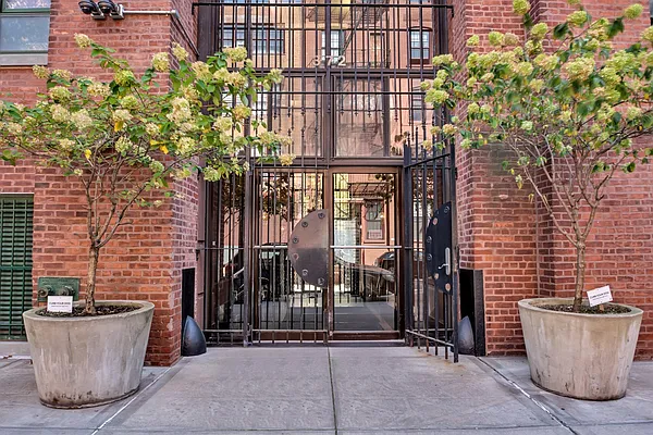 Sold by Compass | media 18