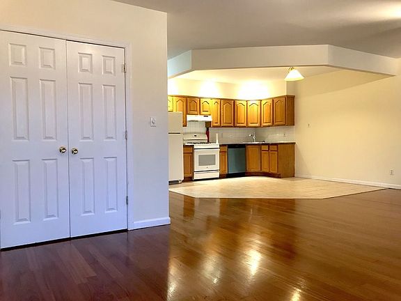 5th image of 89 Kingsland Ave #3