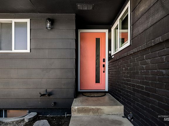 2nd image of 4075 N Bristol St