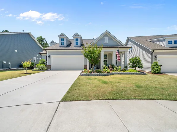 104 Darter St, Holly Springs, NC 27540