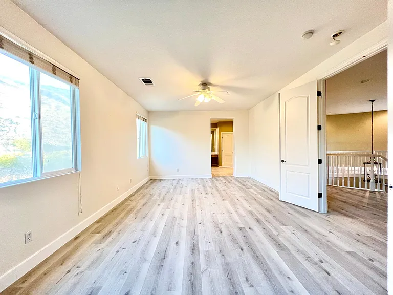 1578 Glencrest Dr — Photo 14