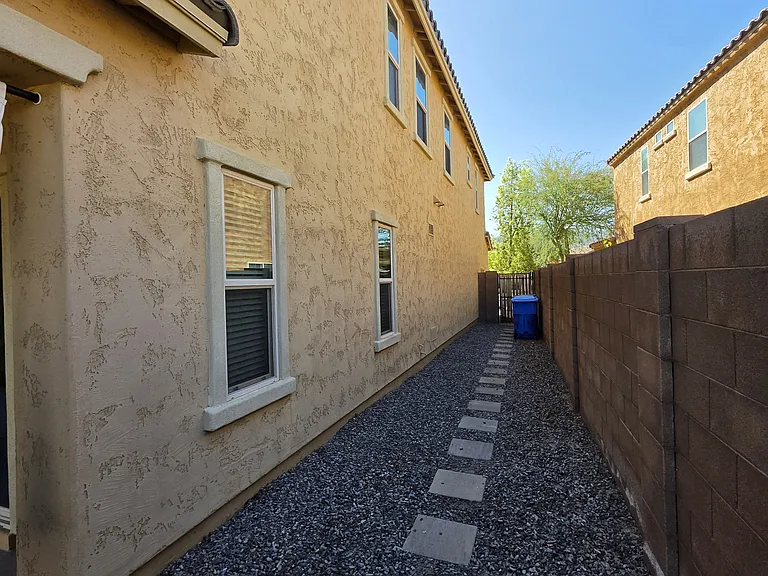 2756 E Hickory St — Photo 48