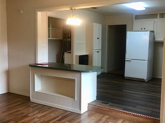 5th image of 103 Lakeview St