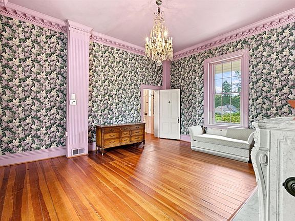 11th image of 841 Earley Farm Rd