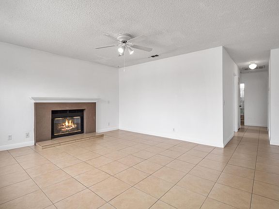 4th image of 44761 Jefferson Ct