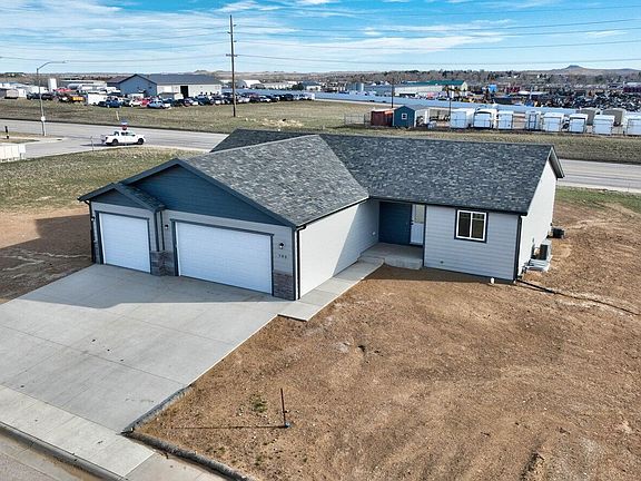 3rd image of 705 Lakeland Hills Dr