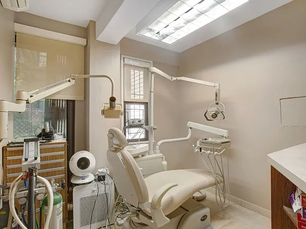 310 W 56th St #1H, New York, NY 10019