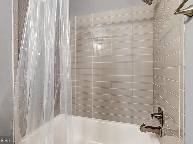 822 S Highland Ave — Photo 19
