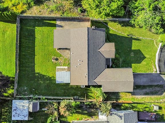 2nd image of 6216 57th Avenue NE