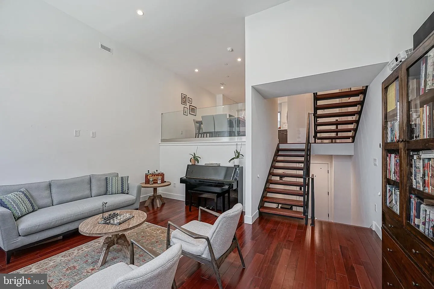 3 bed, 2.5 bath, 2300 sqft, $3,595 — Photo 1