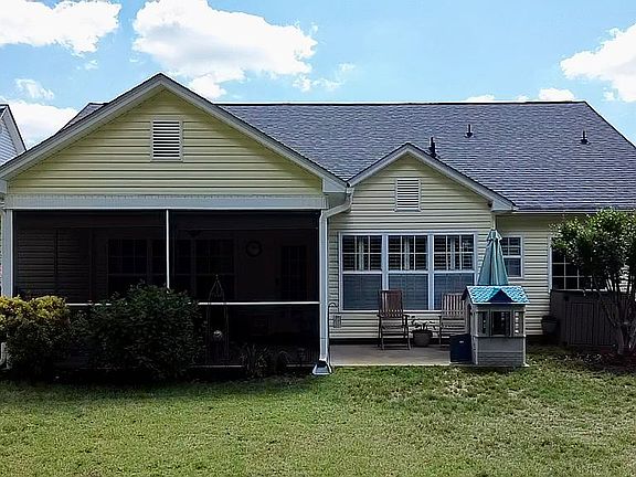 4th image of 10 Mercer Dr