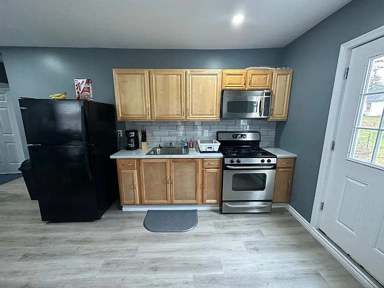 106 S Green St #A — Photo 3