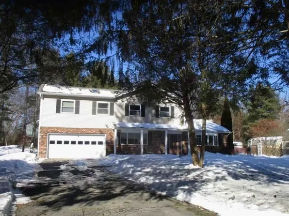 12 Bear Hills Rd, Newtown, CT 06470