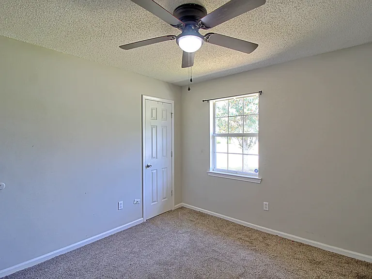 218 Sheila Dr — Photo 23