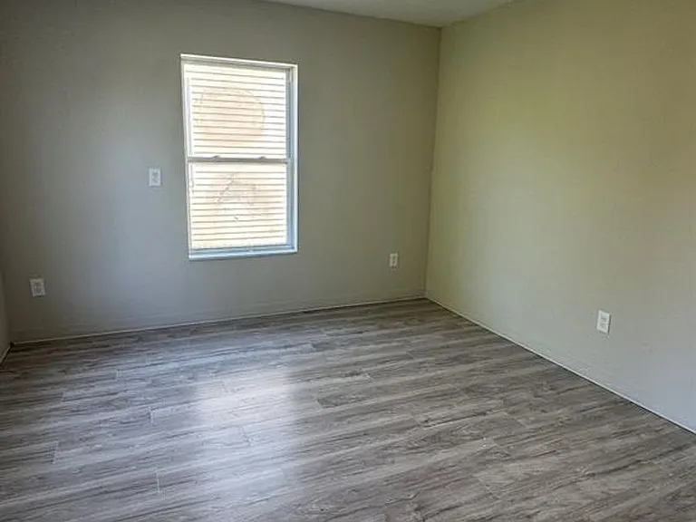 50-56 Hunters Ave — Photo 3