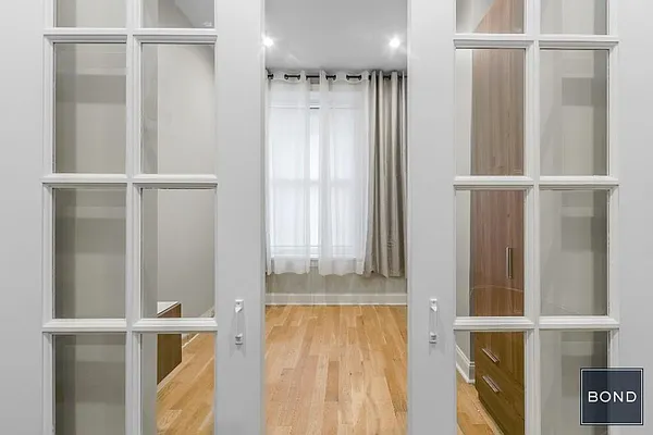 Rented by Bond New York | media 4