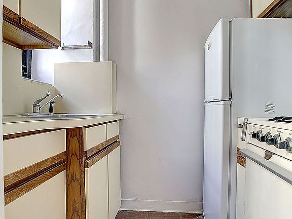 5th image of 504 W 110th St APT 4D
