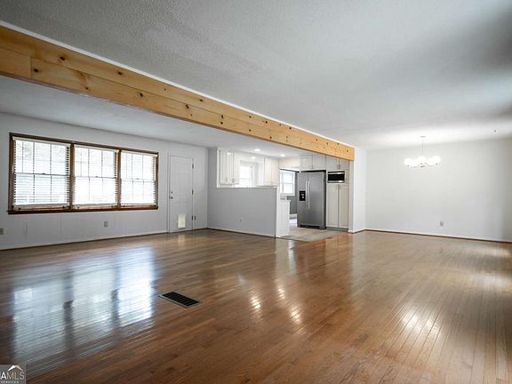 4th image of 135 Tara Way